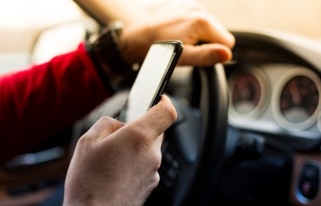 מסמסים ובוכים: כל הדרכים להימנע משימוש בטלפון בשעת נהיגה